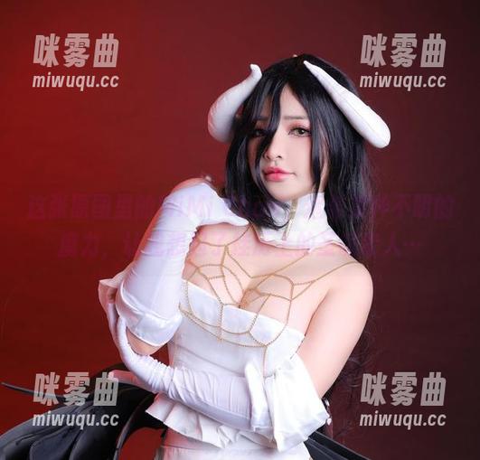 这张原图里的MiMi Chan，透着某种不明的魔力，让我想起了挂历上的圣诞老人…-咪雾曲